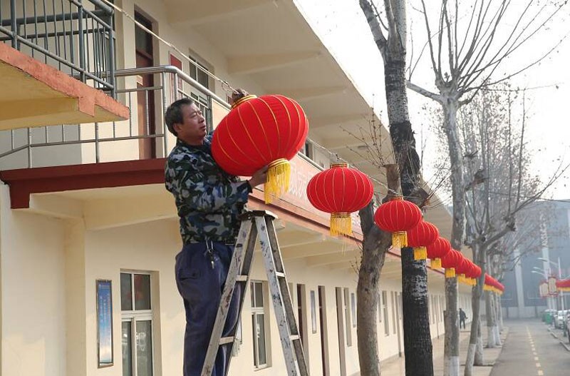 良庄矿业：年味十足 矿区彩灯亮起来